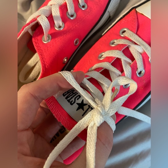 Hot pink low ride converse in women 8, men 6 - Picture 3 of 5